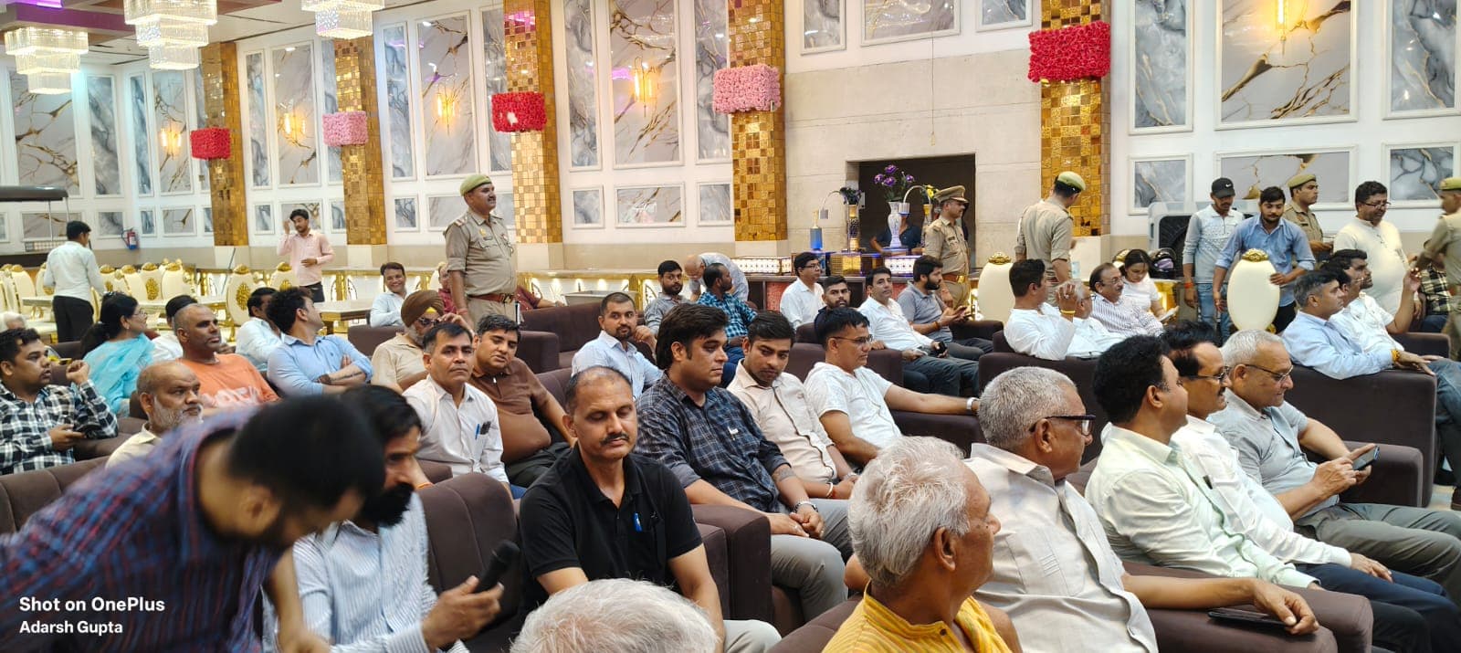 ग्रेटर नोएडा में पुलिस-आरडब्ल्यूए बैठक: सुरक्षा, ट्रैफिक जाम और चोरी की घटनाओं पर हुई अहम चर्चा