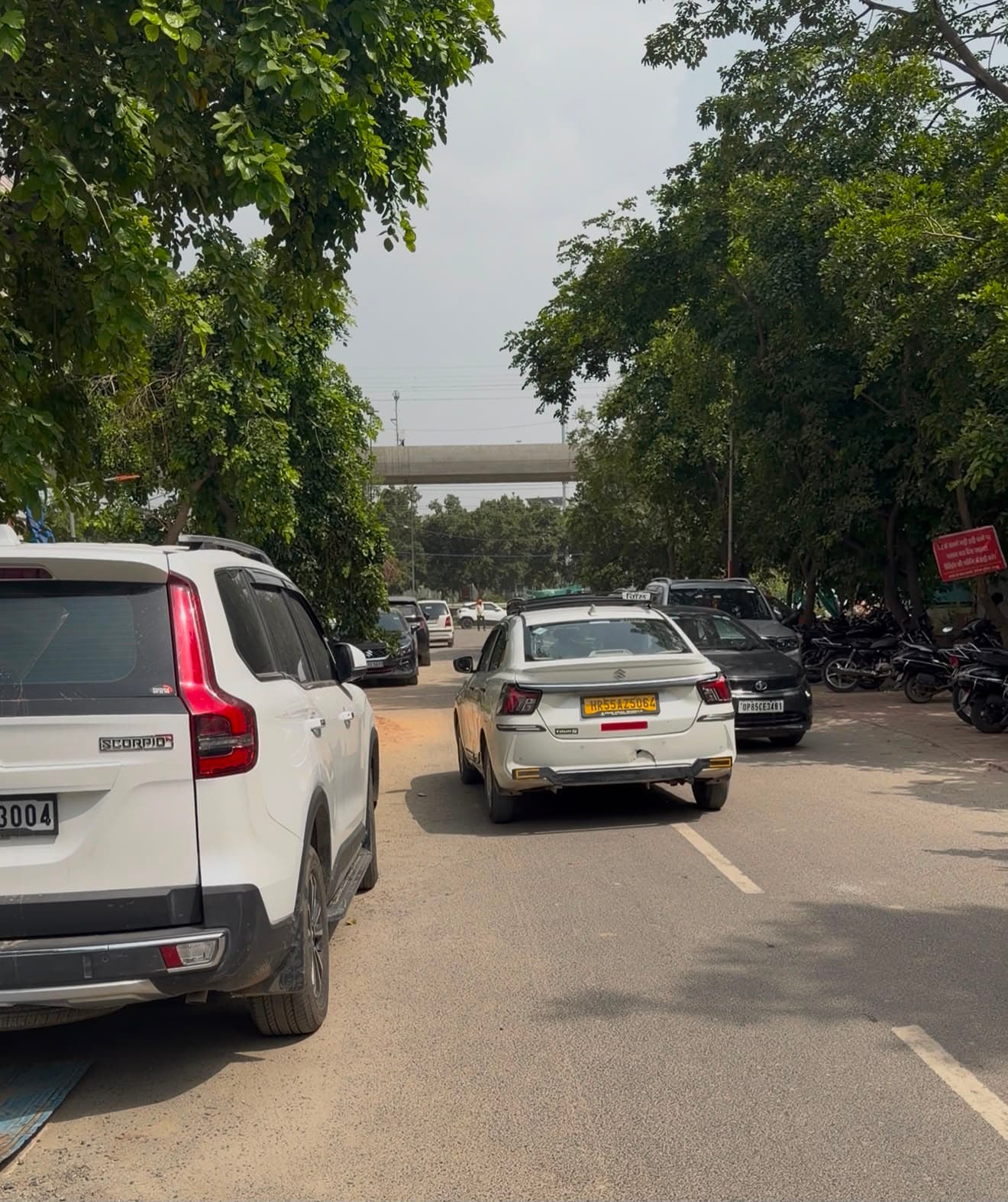 डेल्टा-1 में अतिक्रमण हटाने की मांग तेज, आरडब्ल्यूए ने सीईओ से जेसीबी भेजकर कार्रवाई की अपील की