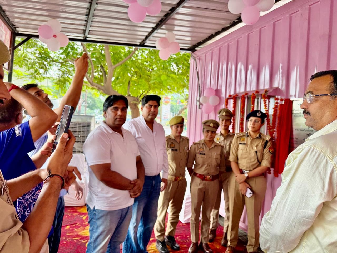 सेक्टर डेल्टा-1 मेट्रो स्टेशन पर 'मिशन शक्ति 5.0' पिंक पुलिस बूथ का उद्घाटन, महिलाओं की सुरक्षा को मिलेगा नया बल