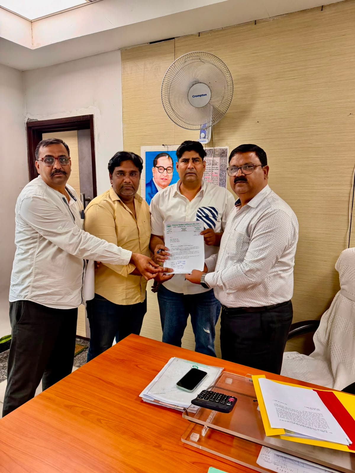 डेल्टा-1 आरडब्ल्यूए ने प्राधिकरण को सौंपा ज्ञापन, सेक्टर की समस्याओं के त्वरित समाधान की मांग