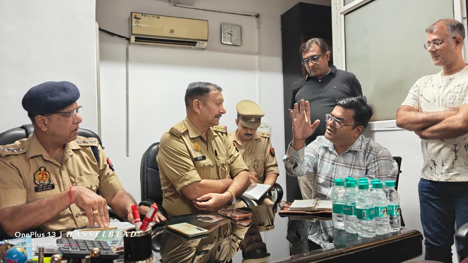 एसीपी श्री राजीव कुमार गुप्ता जी ने पुरवांचल सिल्वर सिटी-2 आरडब्ल्यूए के साथ की सुरक्षा बैठक, कई महत्वपूर्ण मुद्दों पर हुई चर्चा - Photo 1