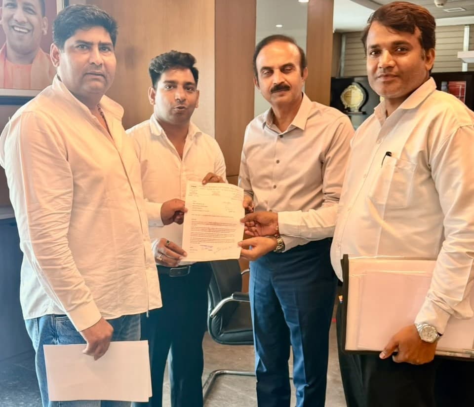 डेल्टा-1, 2 और 3 में पेयजल संकट पर RWA ने सौंपा ज्ञापन, पुरानी पाइपलाइन बदलने के लिए टेंडर कराने के निर्देश