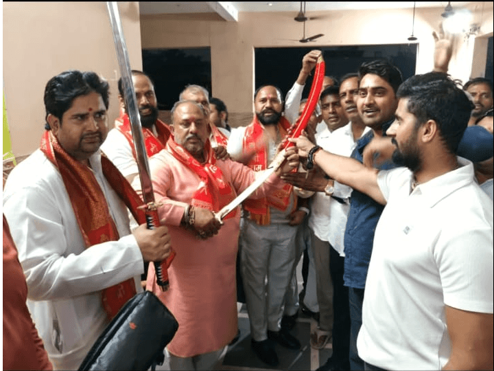 Chithara -विजयदशमी पर चिटहरा में शस्त्र पूजन, रण सिंह भाटी को मिली दादरी ब्लॉक अध्यक्ष की जिम्मेदारी - Photo 1
