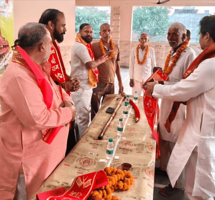 Chithara -विजयदशमी पर चिटहरा में शस्त्र पूजन, रण सिंह भाटी को मिली दादरी ब्लॉक अध्यक्ष की जिम्मेदारी - Photo 2